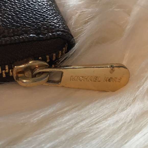 Michael Kors - Signature MK Logo Wallet - Picture 7 of 7